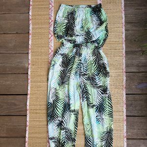 Blue Island jumpsuit/tropical romper Size XS   NWOT